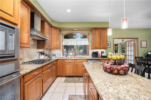 224 Sleepy Hollow Drive, Amherst, OH 44001