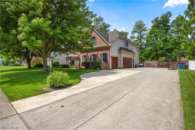 224 Sleepy Hollow Drive, Amherst, OH 44001