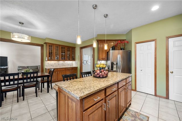 224 Sleepy Hollow Drive, Amherst, OH 44001