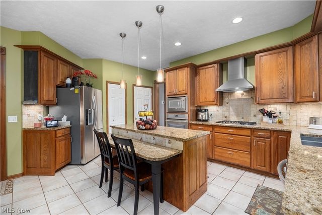 224 Sleepy Hollow Drive, Amherst, OH 44001