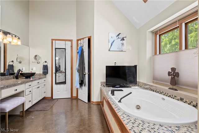 224 Sleepy Hollow Drive, Amherst, OH 44001