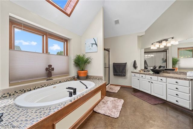 224 Sleepy Hollow Drive, Amherst, OH 44001