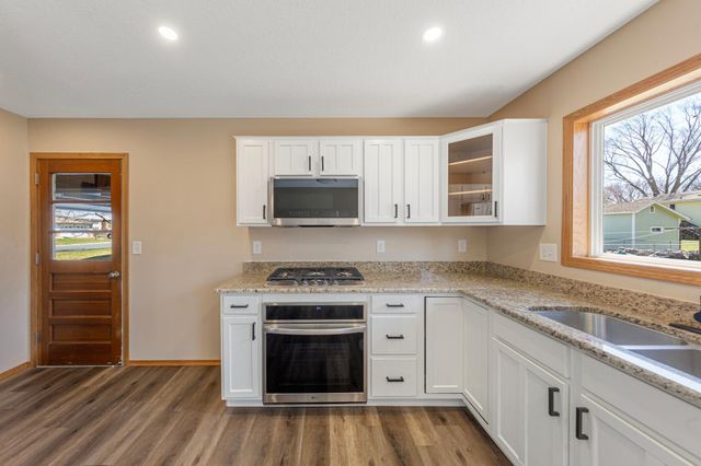 2042 Bluestone Lane, Eagan, MN 55122