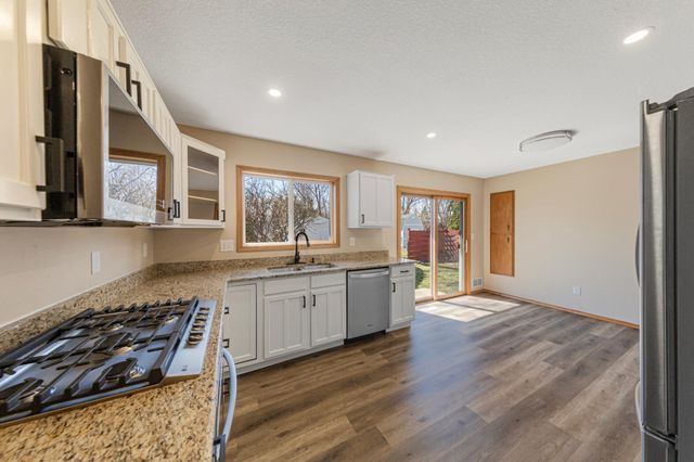 2042 Bluestone Lane, Eagan, MN 55122