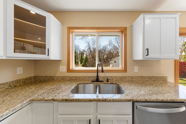 2042 Bluestone Lane, Eagan, MN 55122