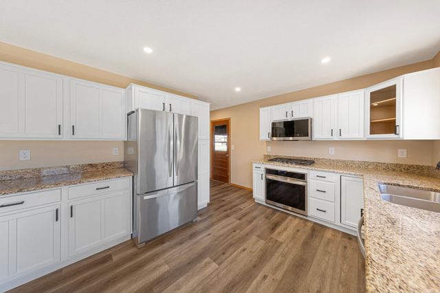 2042 Bluestone Lane, Eagan, MN 55122