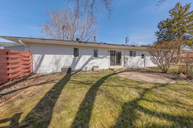 2042 Bluestone Lane, Eagan, MN 55122