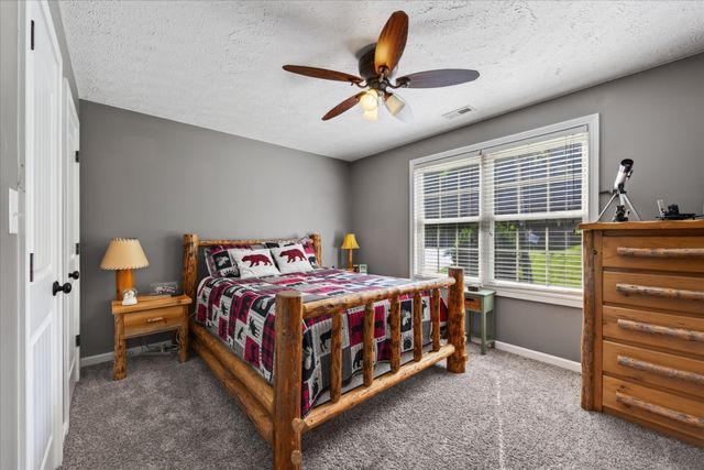 1194 Old Mack Rd, Clarksville, TN 37040