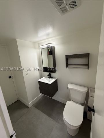 3625 N Country Club Dr PH5, Aventura, FL 33180