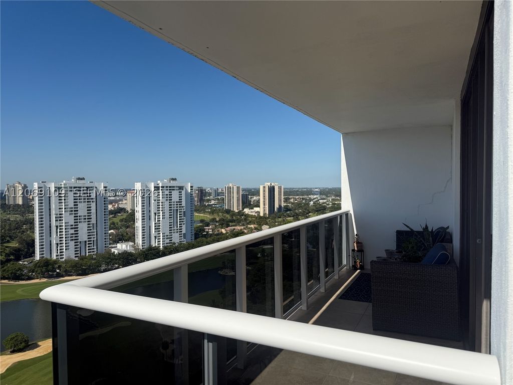 3625 N Country Club Dr PH5, Aventura, FL 33180