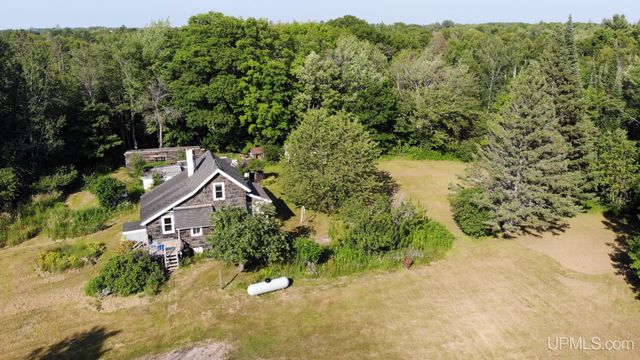 54866 Tecumseh Road, Calumet, MI 49913