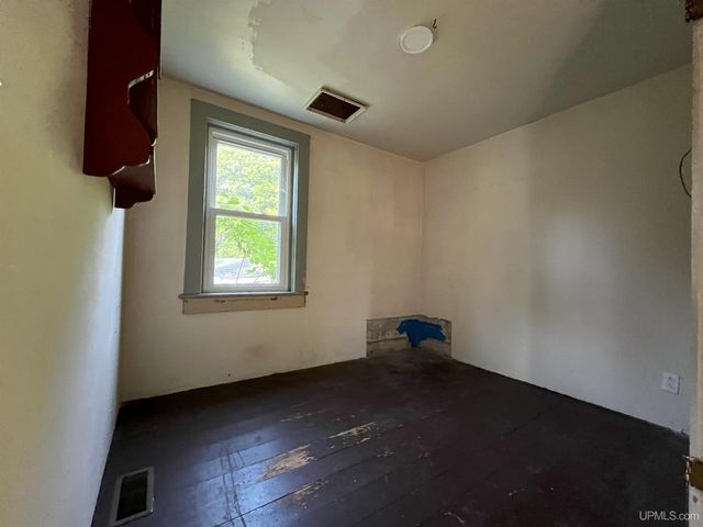 54866 Tecumseh Road, Calumet, MI 49913