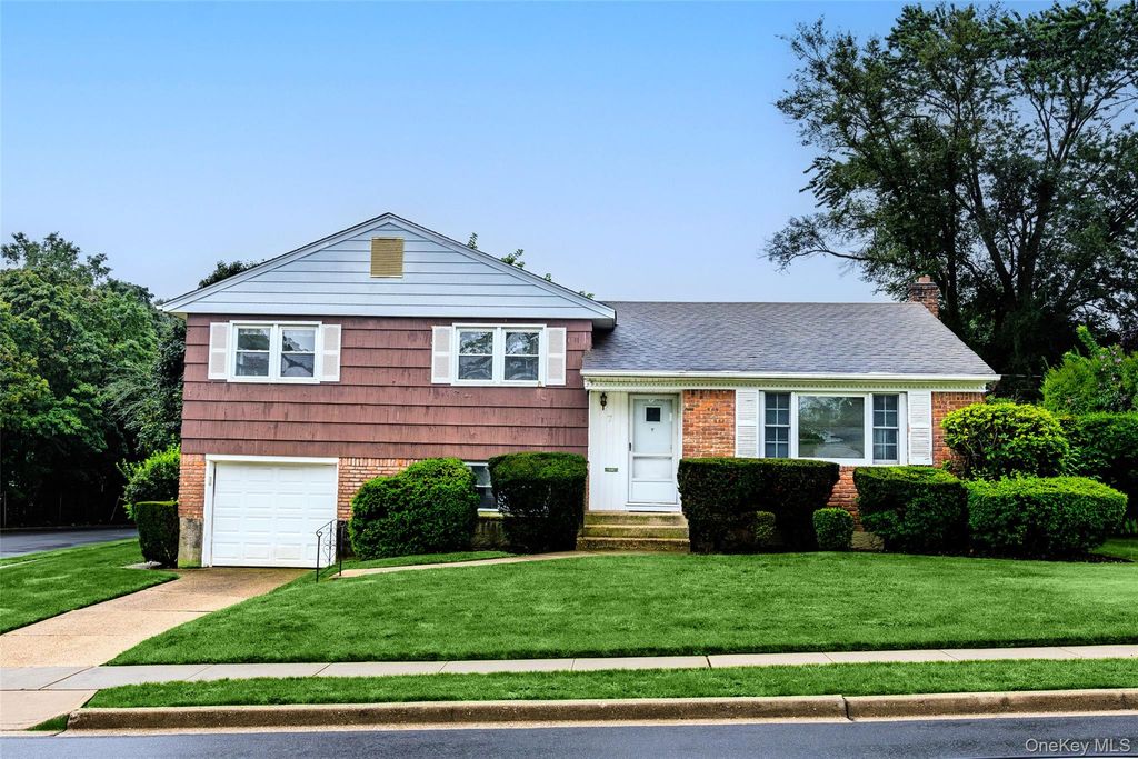 7 Barby Lane, Plainview, NY 11803 — photo 2