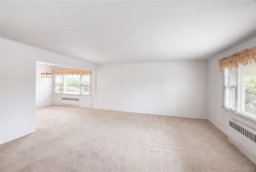 7 Barby Lane, Plainview, NY 11803 — photo 4