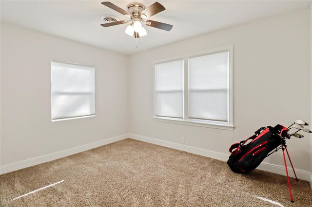 916 N Chenango Street, Angleton, TX 77515