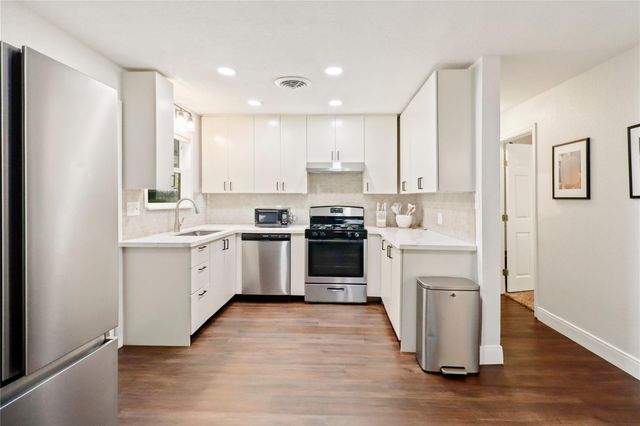 916 N Chenango Street, Angleton, TX 77515