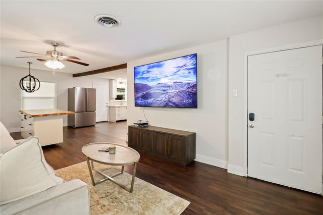 916 N Chenango Street, Angleton, TX 77515