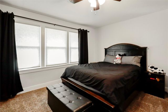 916 N Chenango Street, Angleton, TX 77515