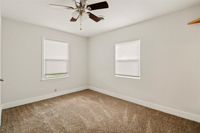 916 N Chenango Street, Angleton, TX 77515