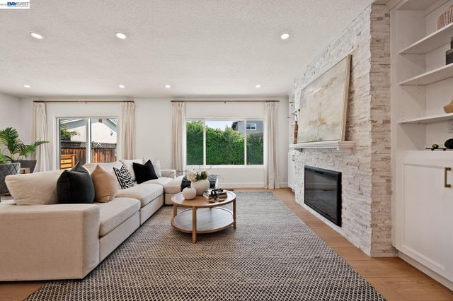 35279 Farnham Dr, Newark, CA 94560