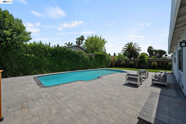 35279 Farnham Dr, Newark, CA 94560