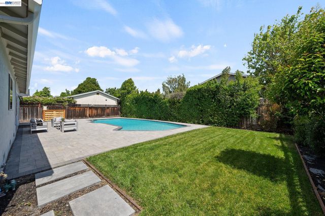 35279 Farnham Dr, Newark, CA 94560