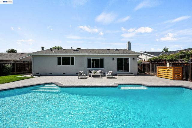 35279 Farnham Dr, Newark, CA 94560
