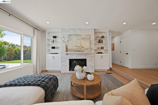 35279 Farnham Dr, Newark, CA 94560