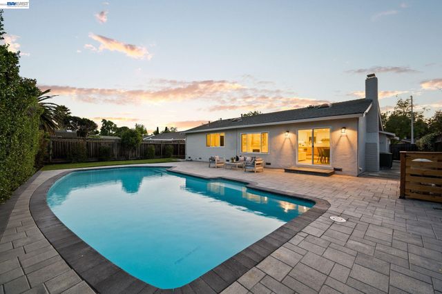 35279 Farnham Dr, Newark, CA 94560