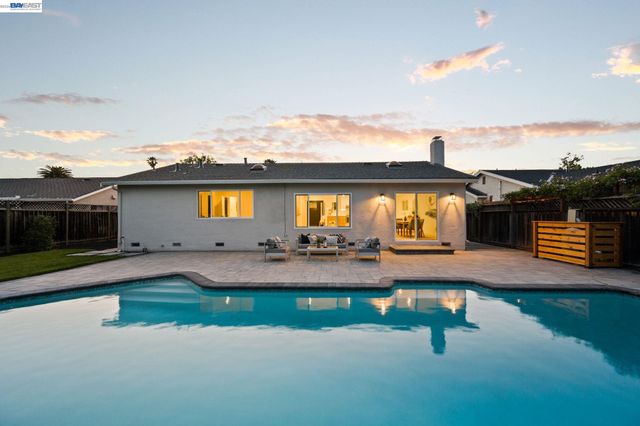 35279 Farnham Dr, Newark, CA 94560