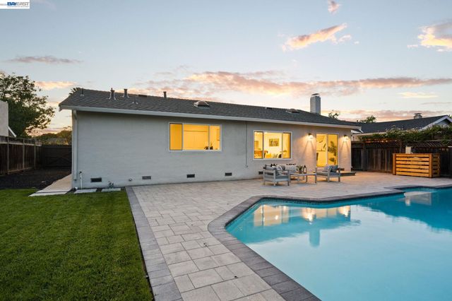 35279 Farnham Dr, Newark, CA 94560