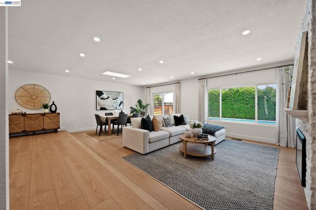 35279 Farnham Dr, Newark, CA 94560