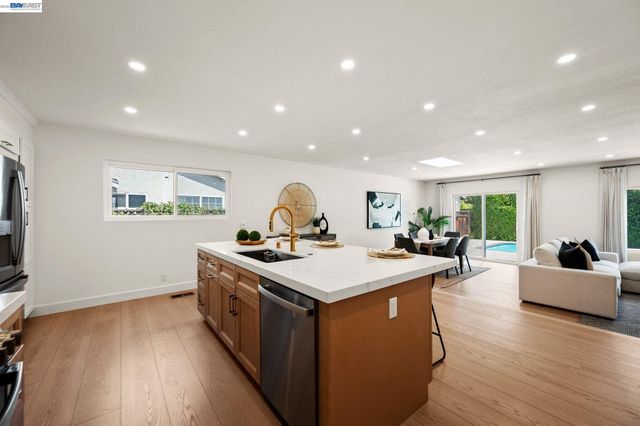 35279 Farnham Dr, Newark, CA 94560