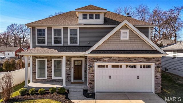 1025 Barry Court, Kirkwood, MO 63122