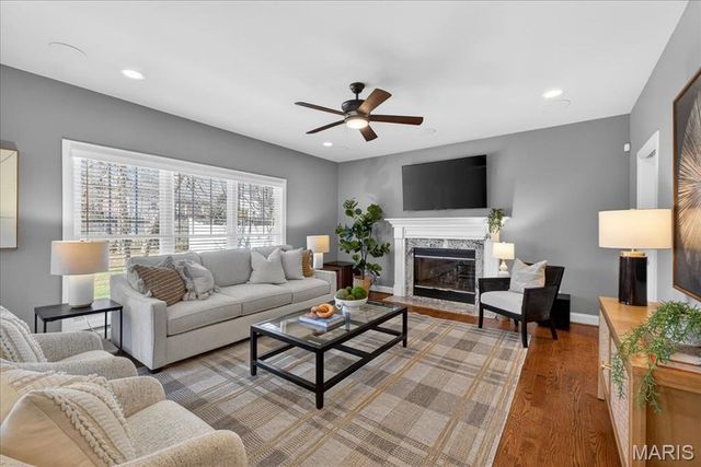 1025 Barry Court, Kirkwood, MO 63122