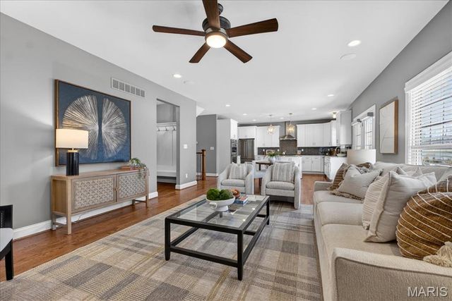 1025 Barry Court, Kirkwood, MO 63122