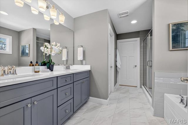 1025 Barry Court, Kirkwood, MO 63122