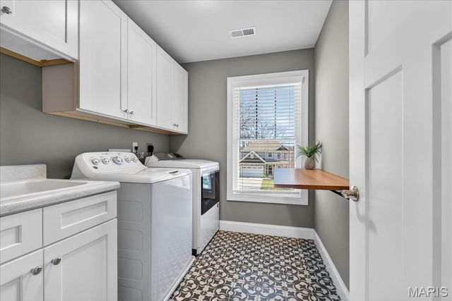 1025 Barry Court, Kirkwood, MO 63122