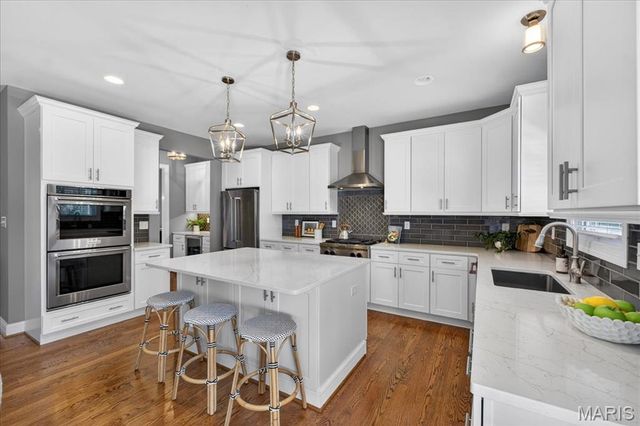 1025 Barry Court, Kirkwood, MO 63122