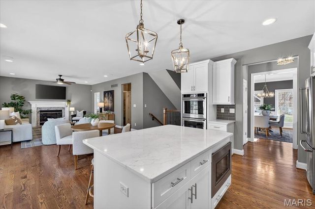 1025 Barry Court, Kirkwood, MO 63122