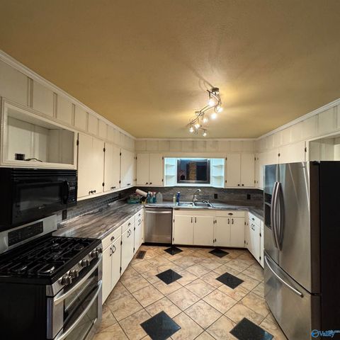 303 Auburn Street, Centre, AL 35960