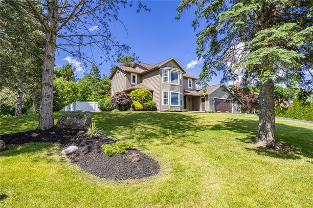 22 Pinewood Knoll, Chili, NY 14624