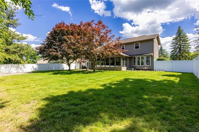 22 Pinewood Knoll, Chili, NY 14624
