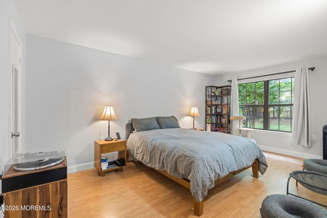 303 Wellington PL, Aberdeen, NJ 07747