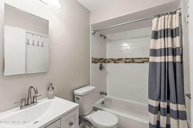 303 Wellington PL, Aberdeen, NJ 07747