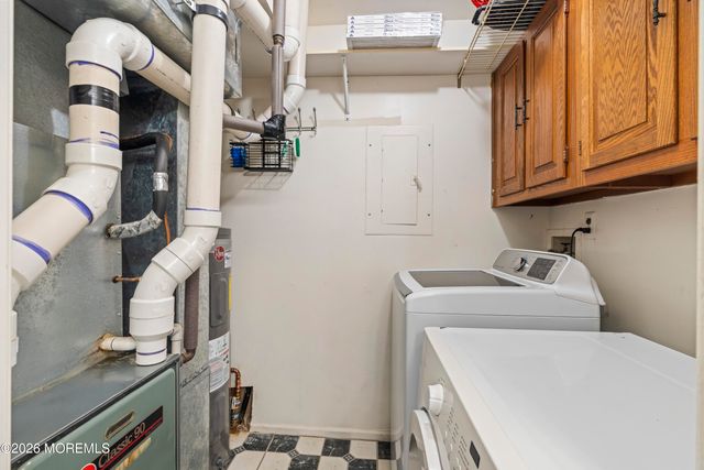 303 Wellington PL, Aberdeen, NJ 07747