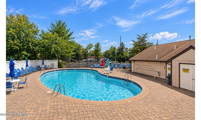 303 Wellington PL, Aberdeen, NJ 07747