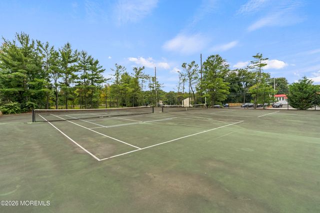 303 Wellington PL, Aberdeen, NJ 07747