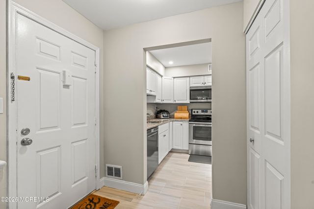 303 Wellington PL, Aberdeen, NJ 07747