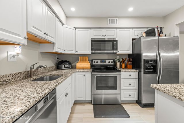303 Wellington PL, Aberdeen, NJ 07747